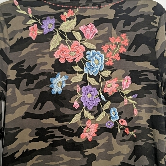 Papparazi by Biz Camouflage Embroidered Top - Picture 4 of 13